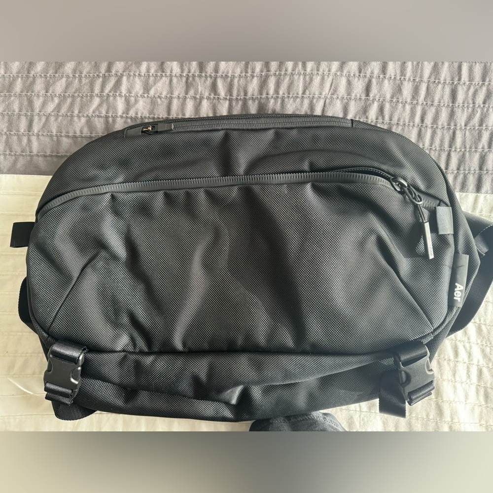 Aer Travel Sling-Black